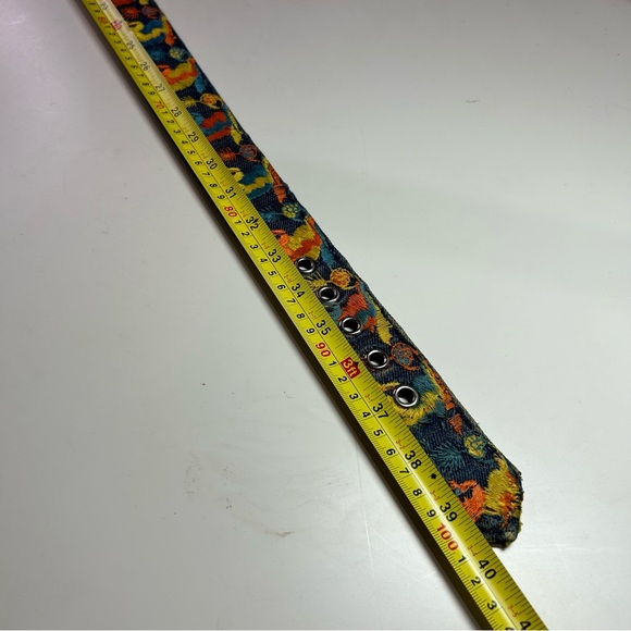 Unique denim belt with colourful embroidered squirrel pattern. Size 34-36. - Picture 7 of 10